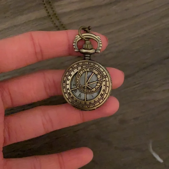Locket - Picture 2 of 3
